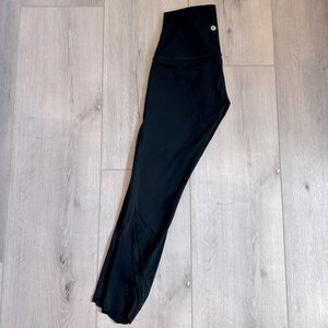 Lululemon align size 2 25’ inseam scallop bottom. Great condition, worn once.